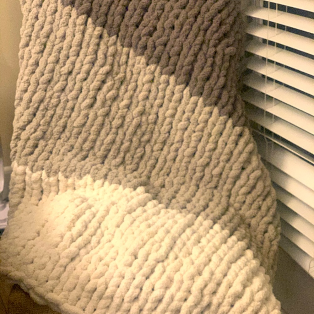 Chunky yarn throw.